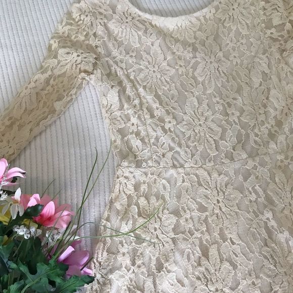 Free People Dresses & Skirts - Lush Cream Lace Flowy Dress